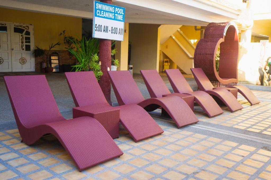 Suzuki Beach Hotel Olongapo Buitenkant foto