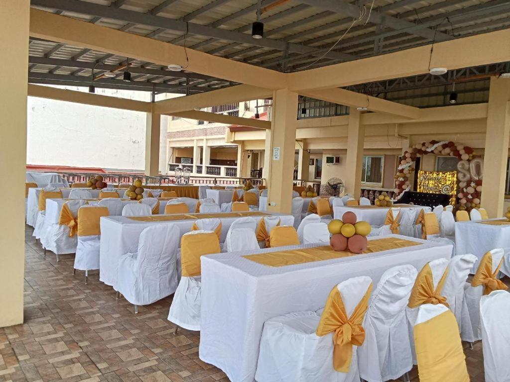 Suzuki Beach Hotel Olongapo Buitenkant foto