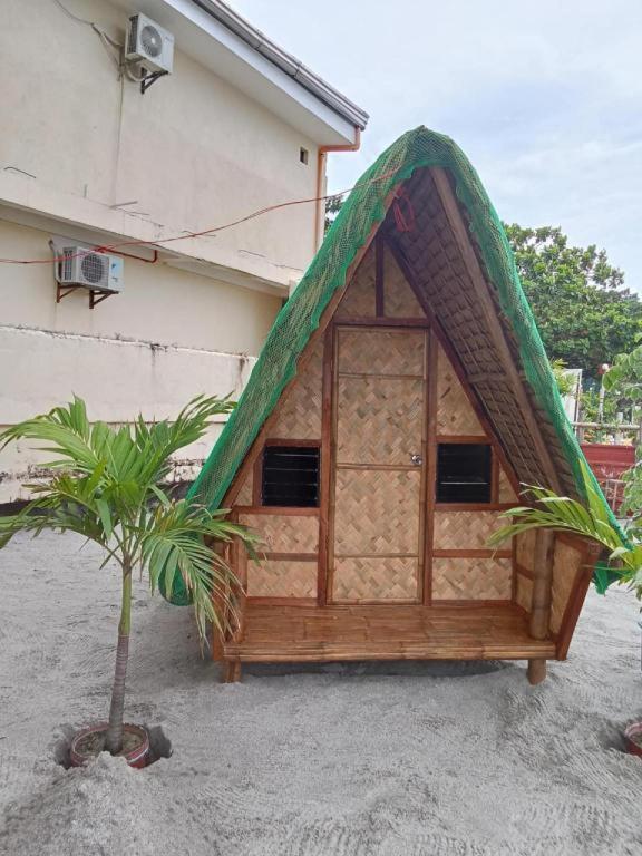 Suzuki Beach Hotel Olongapo Buitenkant foto