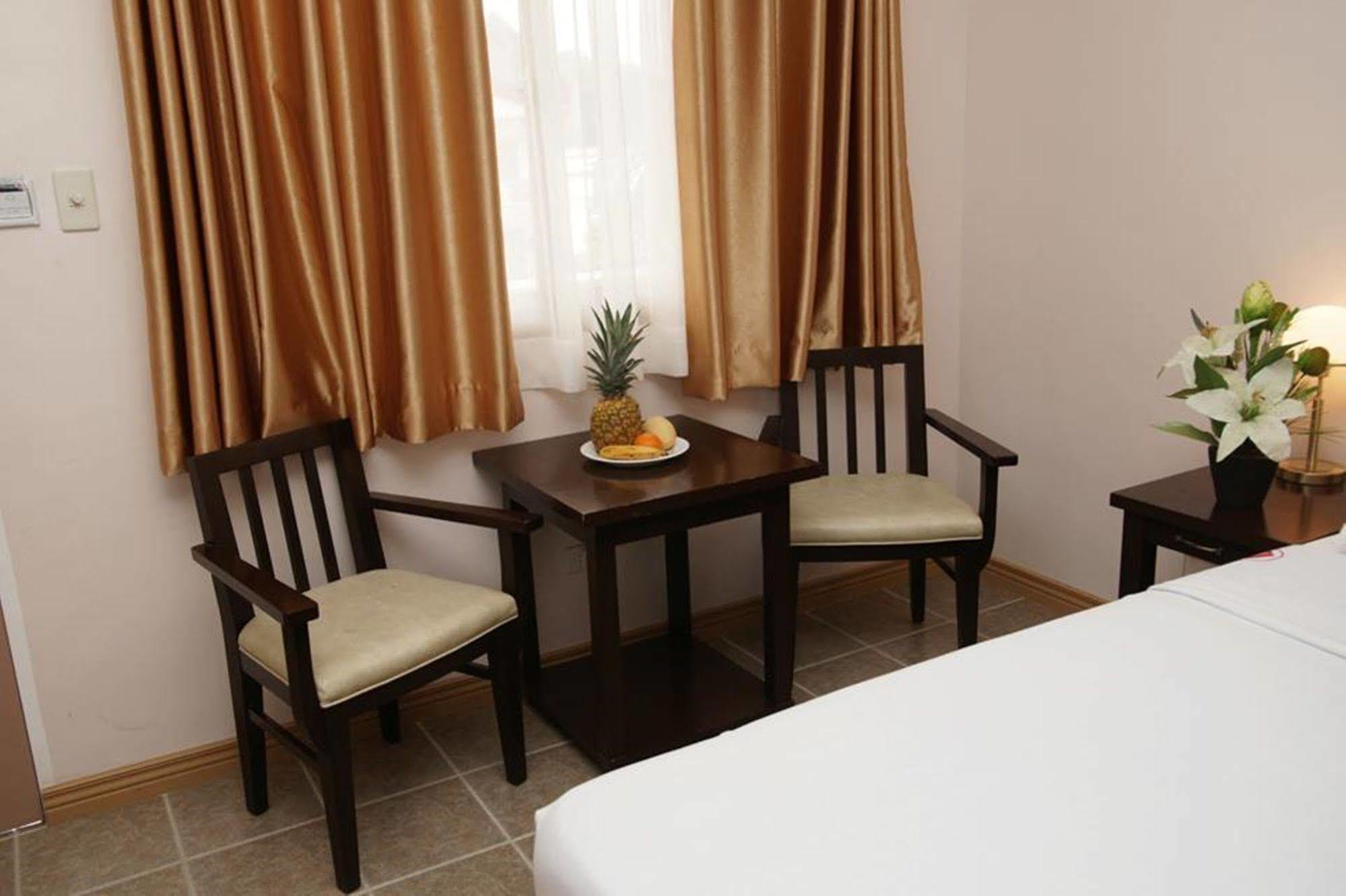 Suzuki Beach Hotel Olongapo Buitenkant foto