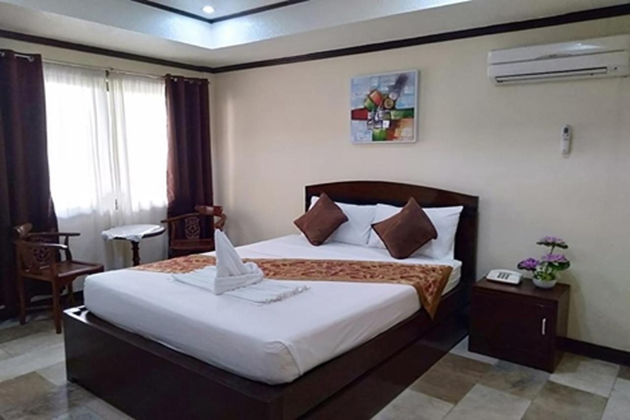 Suzuki Beach Hotel Olongapo Buitenkant foto