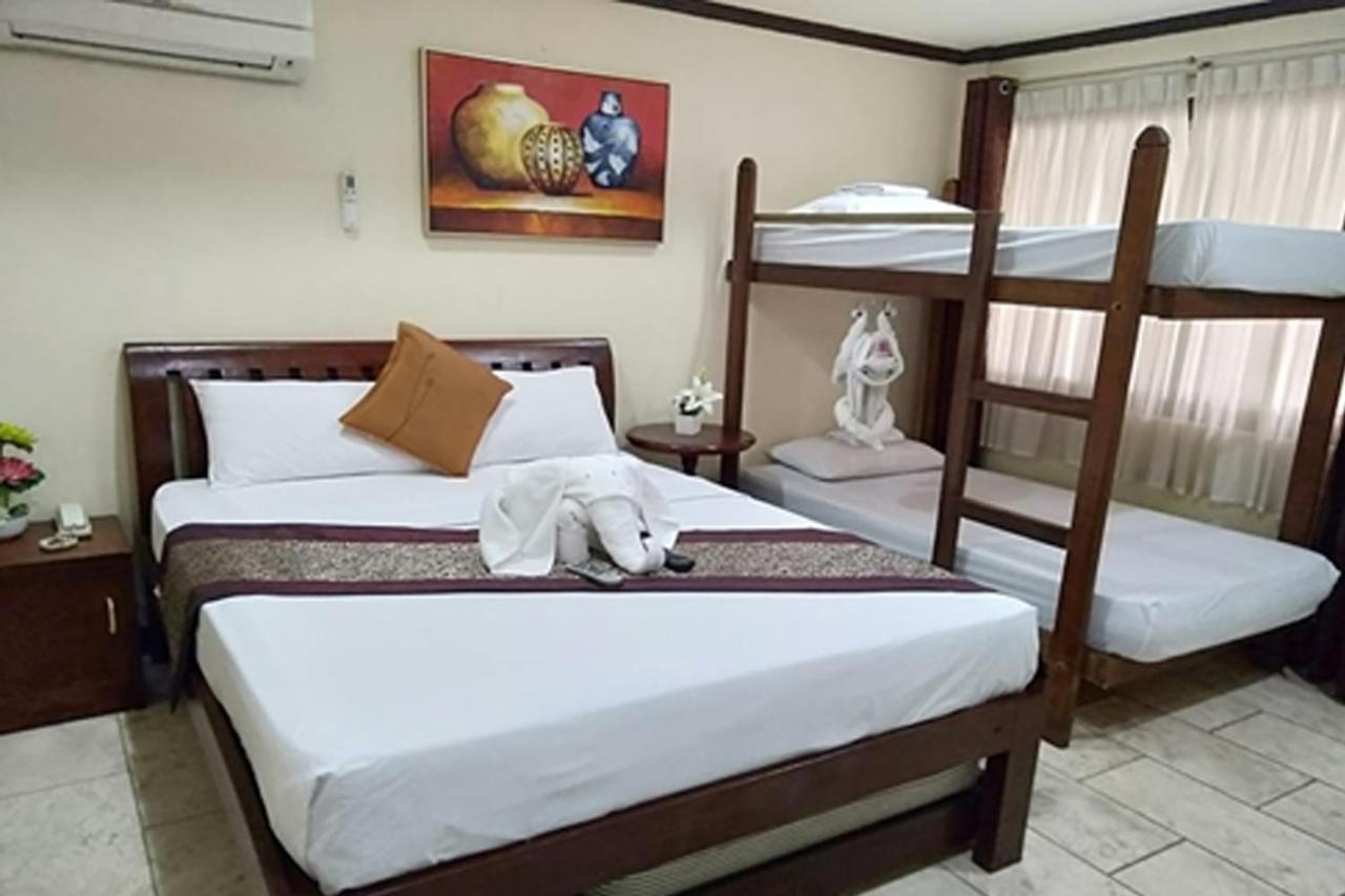 Suzuki Beach Hotel Olongapo Buitenkant foto